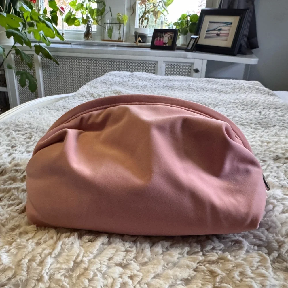 lululemon athletica feeling ready pouch - 3.5L, velour in pink pastel - Picture 2 of 8